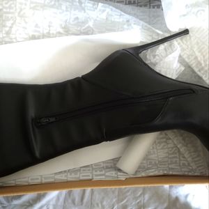 Steve Madden Boots Womens Size 8 (BRAND NEW)NEVER WORN